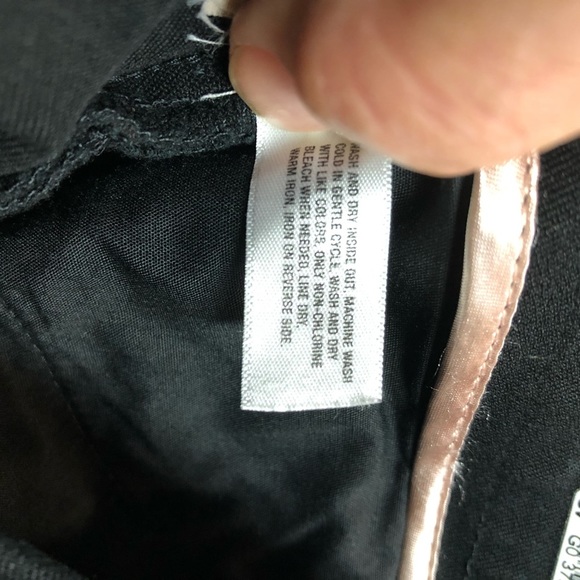 Gap Women’s Slim Cropped Black Mid Rise Black Pant size 6R - Picture 5 of 8